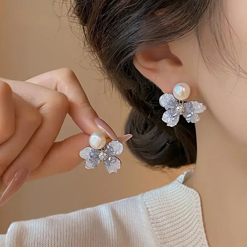 Aesthetic White Zircon Flower