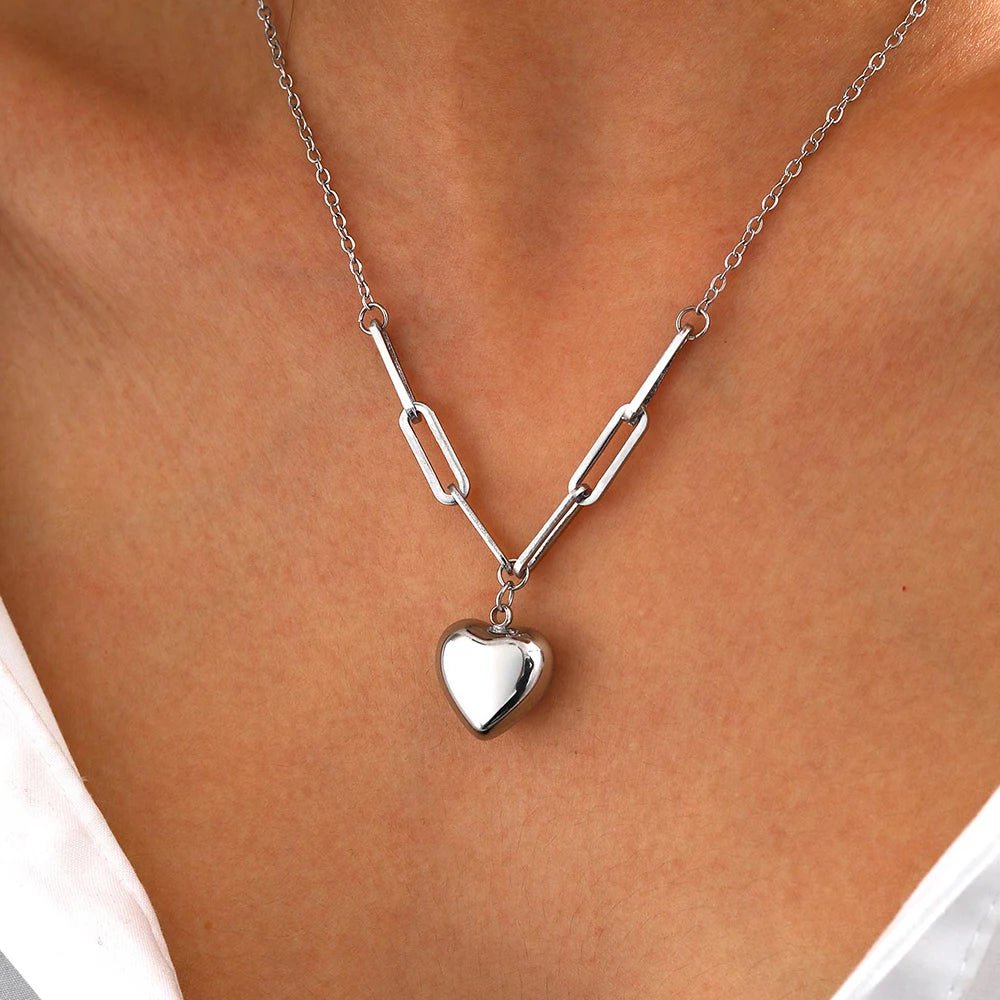 Stainless Steel Necklaces Vintage Elegant Heart Pendant Fashion Light Luxury Metal Necklace