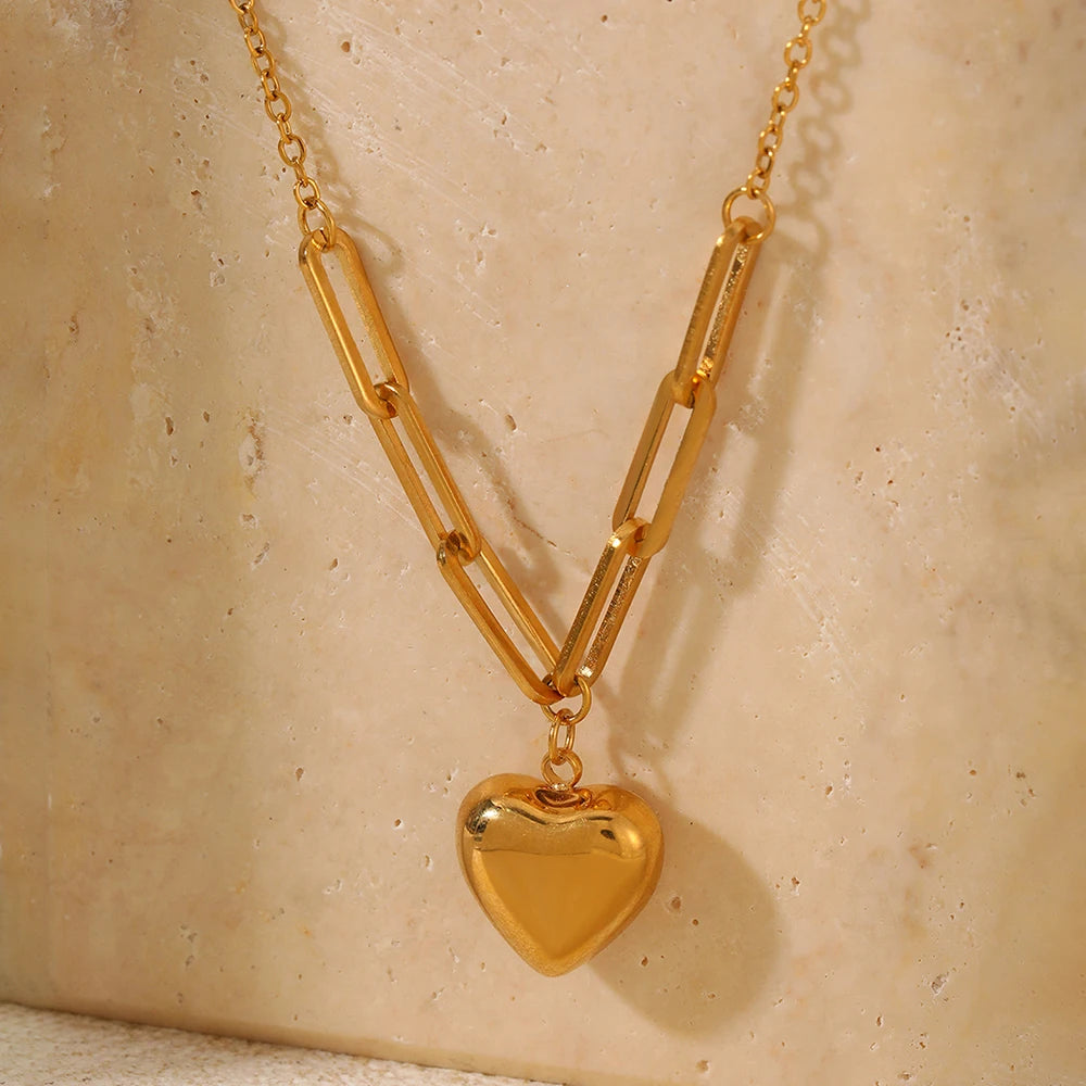 Stainless Steel Necklaces Vintage Elegant Heart Pendant Fashion Light Luxury Metal Necklace