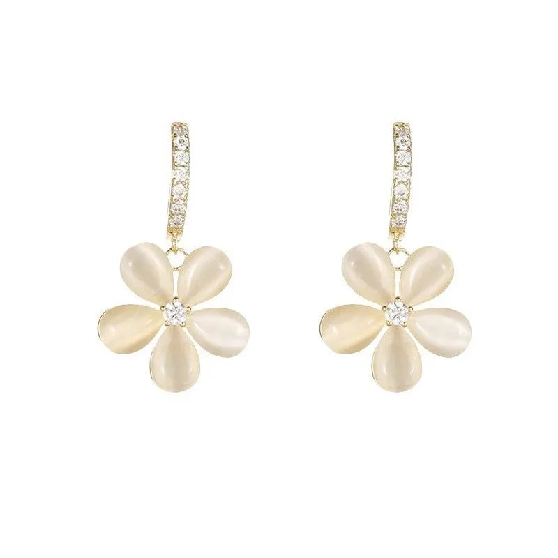 Aesthetic White Zircon Flower